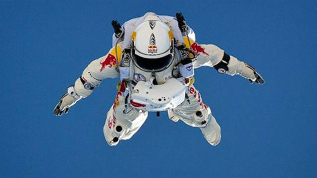 Felix Baumgartner, Free-Falling, Red Bull, 