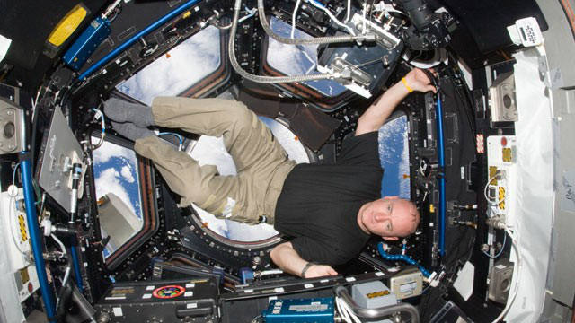 Capt. Scott Kelly, NASA, space, Gabrielle Giffords, Capt. Mark Kelly, International Space Station