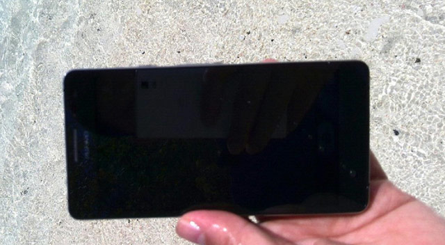 Huawei-Ascend-P2-Spotted-in-New-Hands-On-Photos
