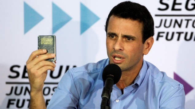Capriles denouncing Chavez' antisemitic remarks in press conference,. 