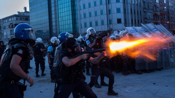 Turkish Police Attempt To Clear Taksim Square Of Protestors