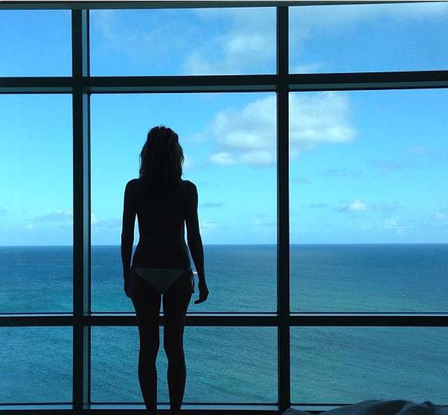 America's Got Talent, Heidi Klum, Bikini, Sand, Body, Beach, Ass, Butt, Flashes, Shows Off, Bahamas