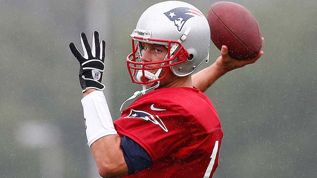 Tom Brady Injury Patriots Video Pre-Season Scrimmage Pocket Quarter Back Snap Knee 2008