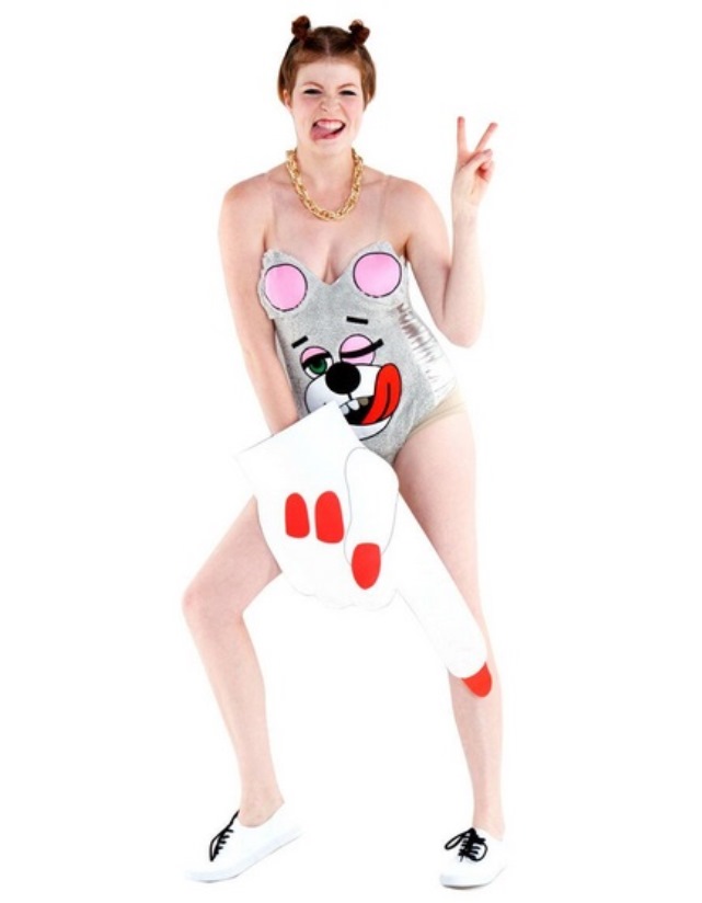 Miley Cyrus Halloween costume, Miley Cyrus Foam Finger Costume, Miley Cyrus Foam Finger Halloween, Miley Cyrus Twerking Bear Costume Halloween