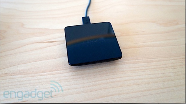 google-nexus-5-wireless-charging-pad-engadget
