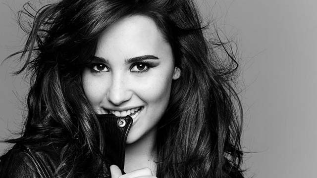 Demi Lovato Live Streaming October 28, Demi Lovato Live Stream Performance Video, Demi Lovato Temara Melek