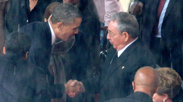 barack obama raul castro shake hands