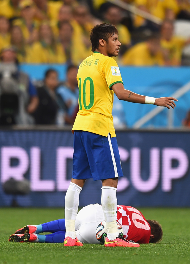 Neymar foul World CUp 2014