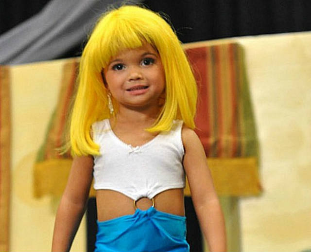 Emma Roberts Dons Aunt Julia's Hooker Costume for Party