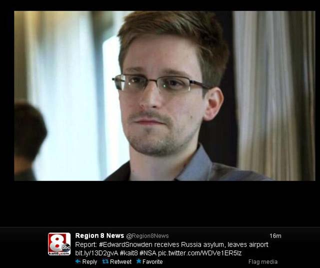 Edward Snowden: 1 Year Asylum In Russia, Leaves Airport | Heavy.com