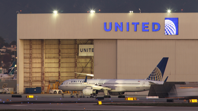 United Airlines Flights Grounded: 5 Fast Facts