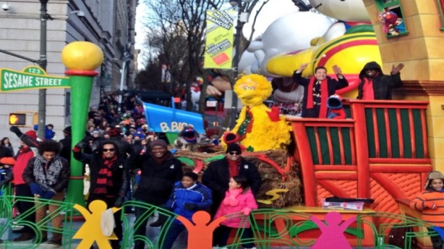 VIDEO: Jimmy Fallon & Roots – Macy’s Thanksgiving Day Parade | Heavy.com