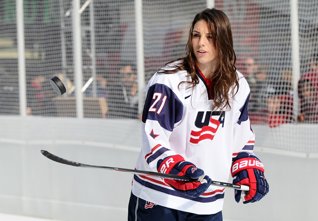 Hilary Knight 5 Fast Facts You Need To Know 