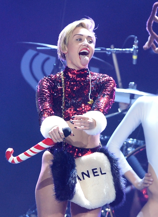 Photos Miley Cyrus Twerks On Santas Lap At Jingle Ball 8193