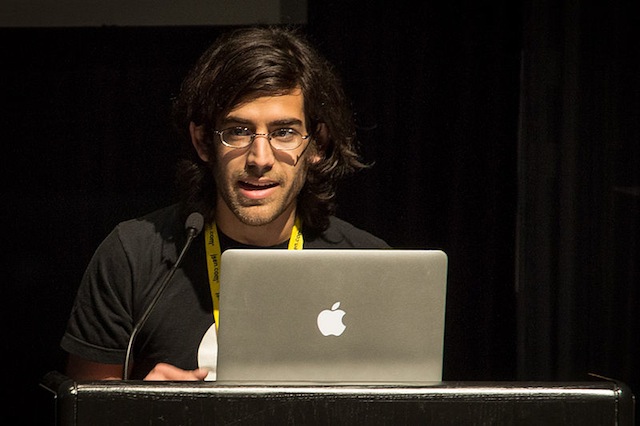 800px-aaron_swartz_-_freedom_to_connect_conference