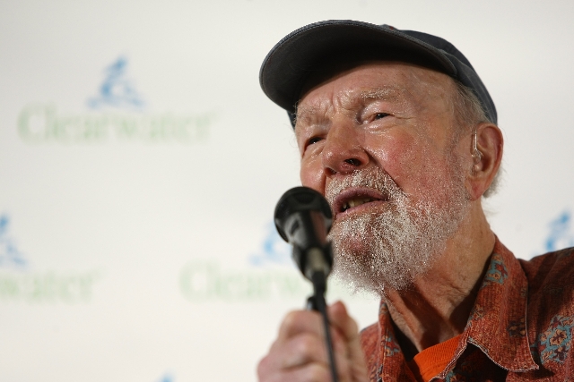 pete seeger photos, pete seeger dead, Celebrity Deaths 2014, Celebrities Who Died In 2014, Famous People Who Died In 2014, Celebrity Death Photos, Dead Celebrities, Recent Celebrity Deaths 2014