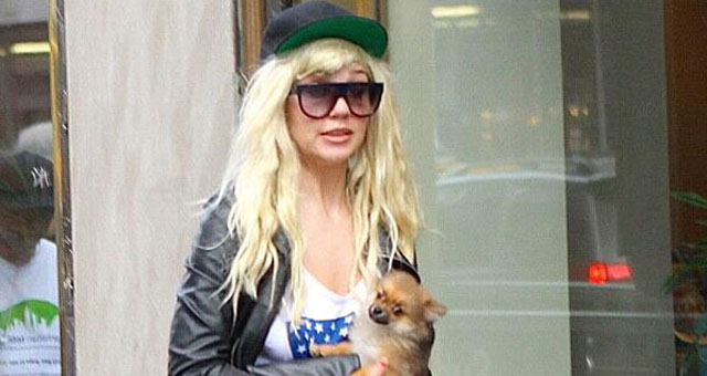 Amanda Bynes Has A WigWearing Imposter On The L