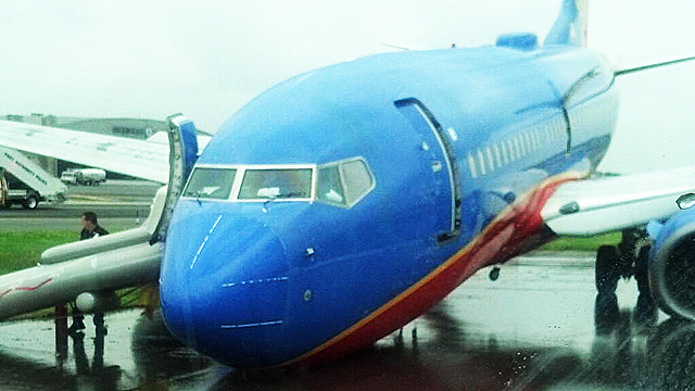 LaGuardia Plane Crash Photos: All the Pics You Need to See | Heavy.com ...