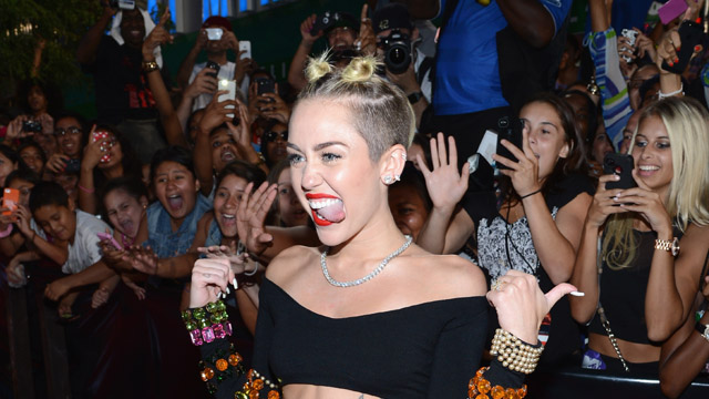 The Best Miley Cyrus Sticking Out Her Tongue Photos 20 Pics 