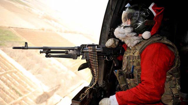 A Soldier's Christmas: 20 Holiday Pix of US Troops Overseas | Heavy.com