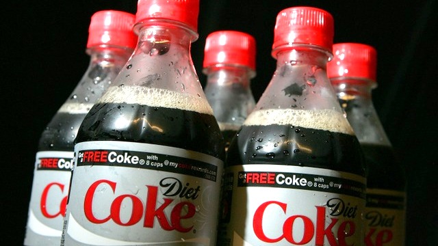Hold A Coke With Your Boobs Challenge 5 Fast Facts Heavycom