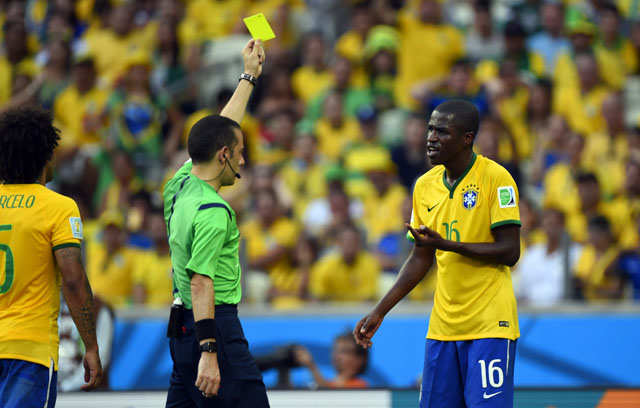 Cuneyt Cakir, Ramires yellow card, Mexico vs. Brazil