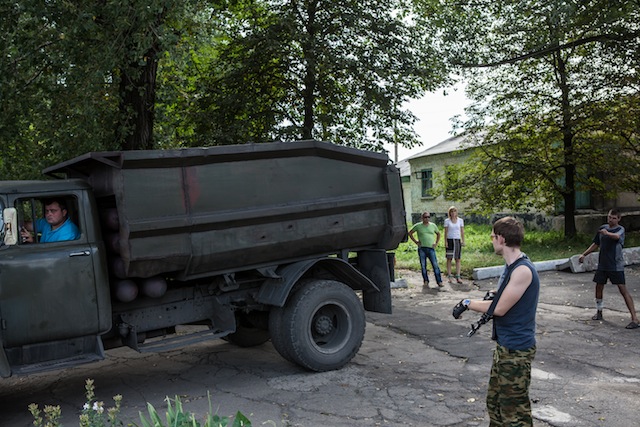 MH17 victims bodies, Malaysian Airlines plane shot down, Russian separatists, Torez, Ukraine