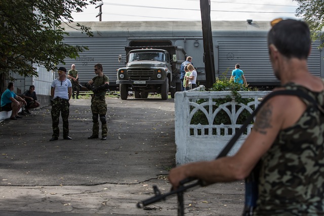 MH17 victims bodies, Malaysian Airlines plane shot down, Russian separatists, Torez, Ukraine