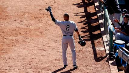 WATCH: Derek Jeter Drives in Run in Last At-Bat, Leaves to Standing Ovation