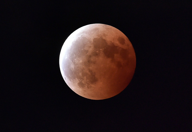 blood moon, lunar eclipse october 8