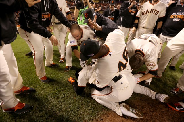 Giants mob Travis Ishikawa after his home run sends them to the World Series (Getty)