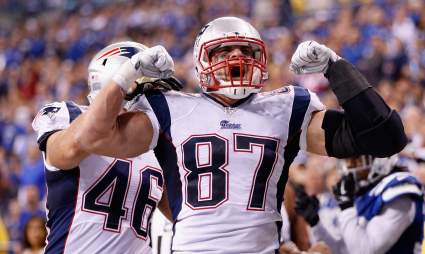 WATCH: Tom Brady Touchdown Pass to Rob Gronkowski