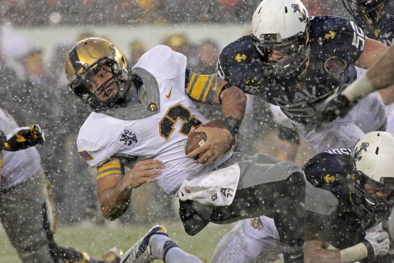 Army quarterback Angel Santiago carries the ball during last year's loss to Navy. (Getty)