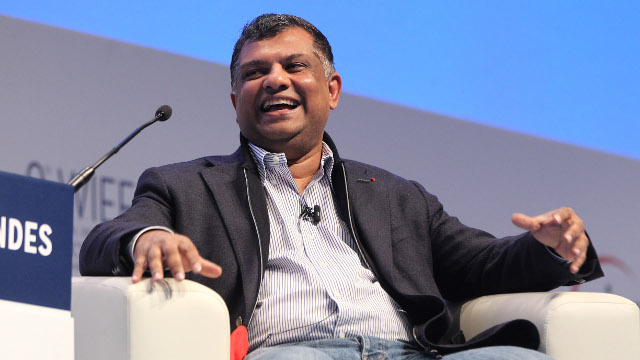 Tony Fernandes speaks on stage at the World Islamic Economic Forum at ExCel on October 31, 2013 in London, England. (Miles Willis/Getty Images)