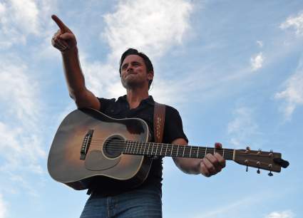 Chip Esten to Sing National Anthem at Steelers-Ravens Game