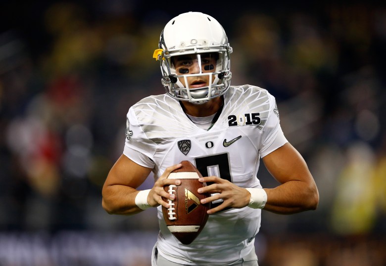 Oregon QB Marcus Mariota warms up before Monday night's National Championship Game. (Getty)