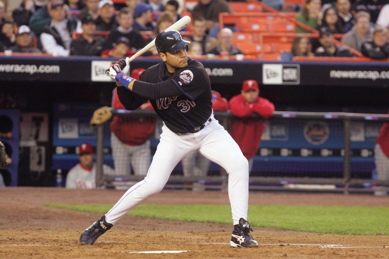 Mike Piazza hit 427 home runs over 16 Major League seasons. (Getty)