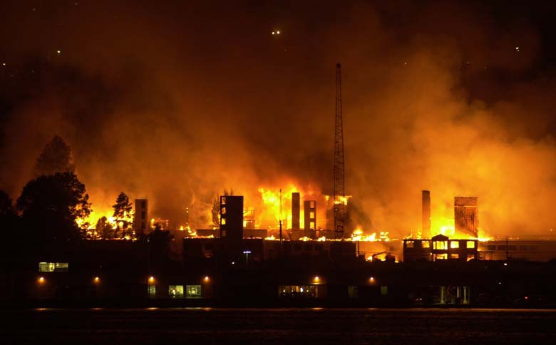 The Avalon apartments burned to the ground back in 2000. (Getty)