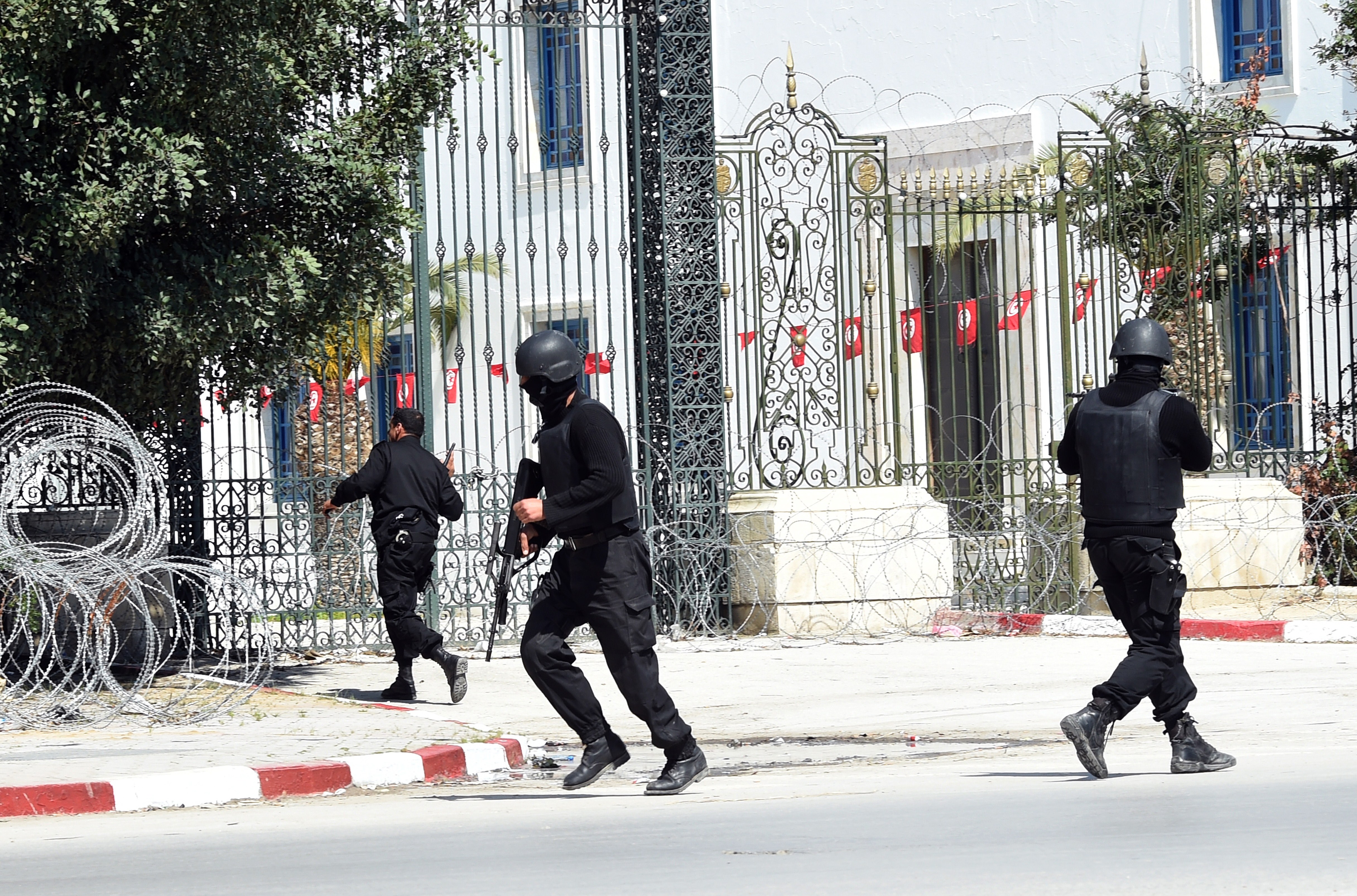 Security forces outside the Bardo Museum. (Getty)