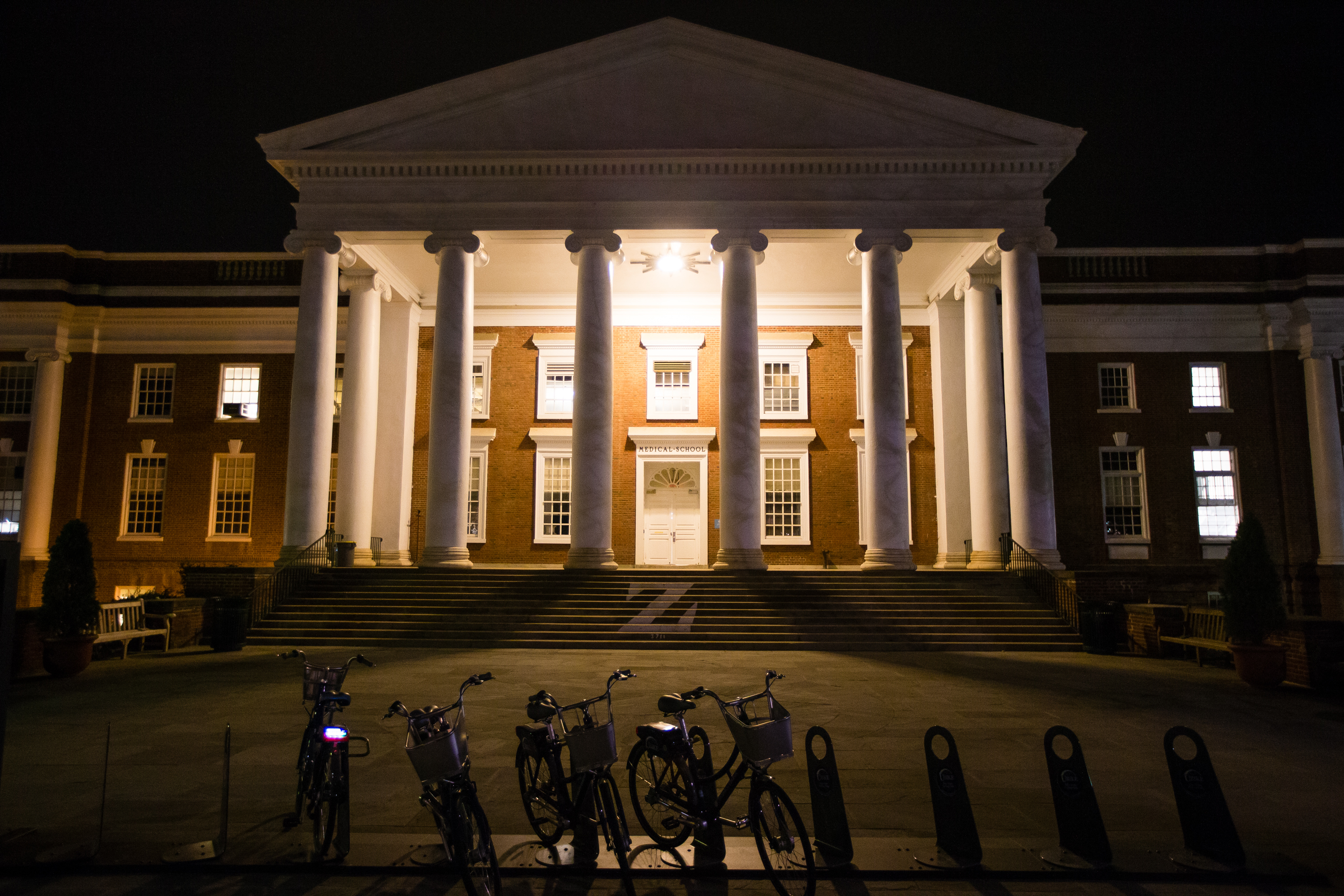 Lights illuminate a building of University of Virginia School of Medicine on March 19, 2015 in Charlottsville, Virginia.  (Getty)