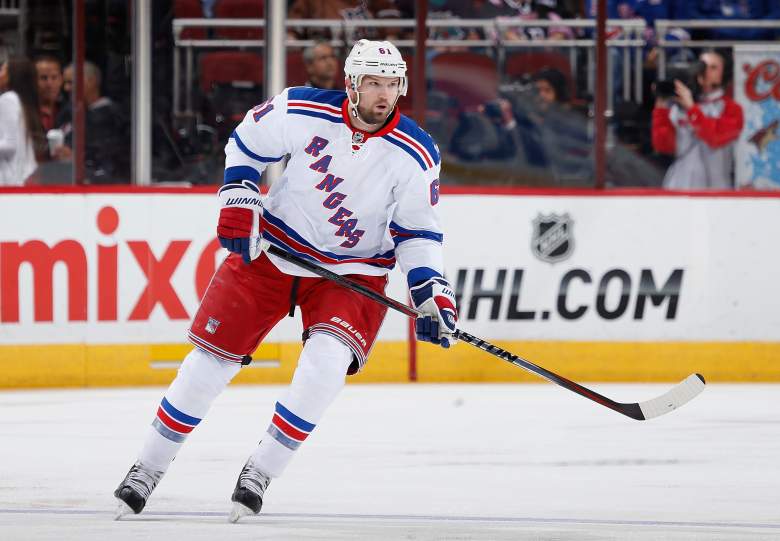 Rick Nash and the New York Rangers are the oddsmakers to win the Stanley Cup. (Getty)