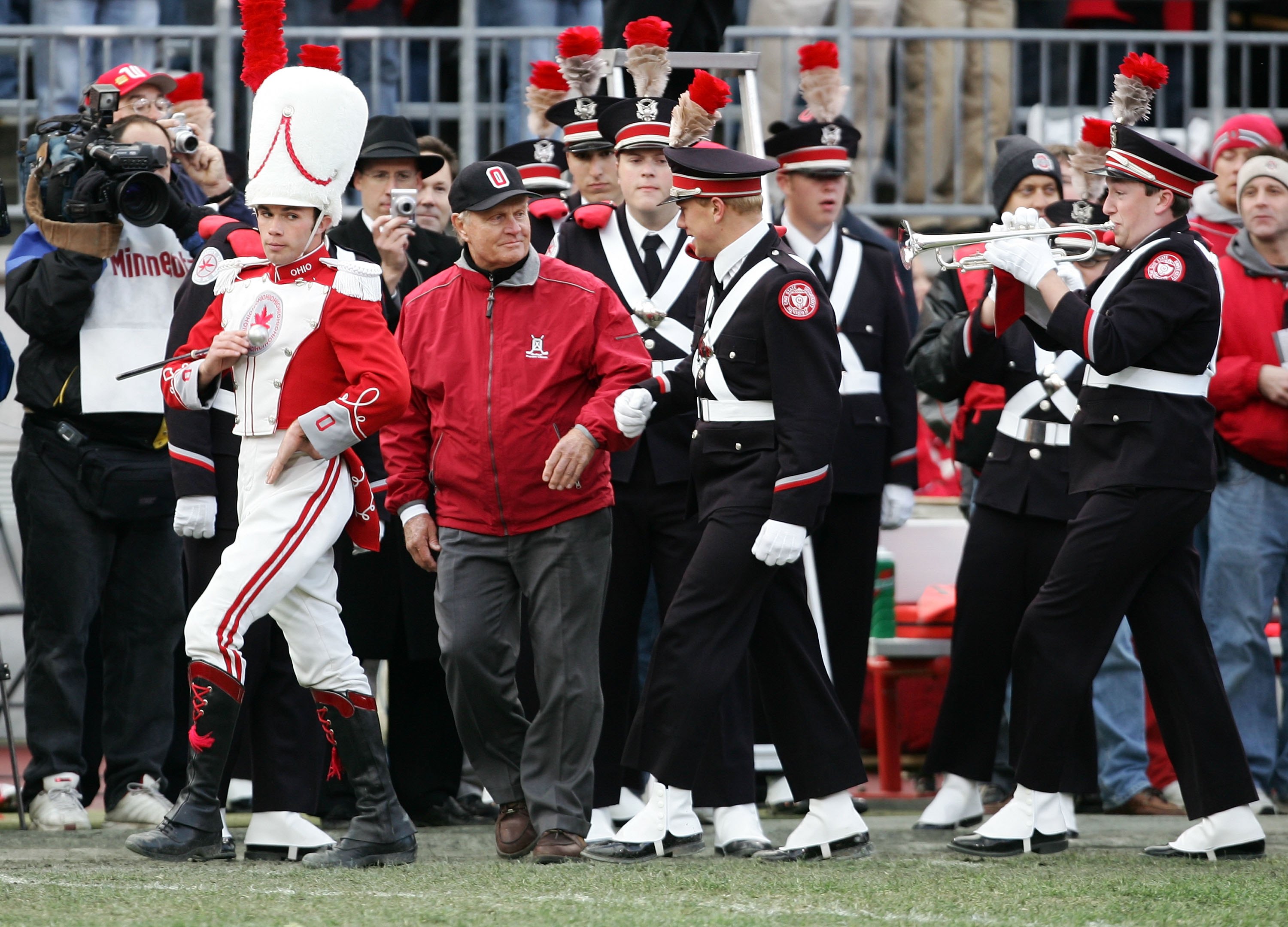 Drum major Stewart Kitchen leads golf legend Jack Nicklaus onto the field to "dot the i" in 2006. (Getty)