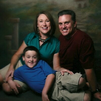 Byrnes with his wife Karen and son Bryson. (Twitter)