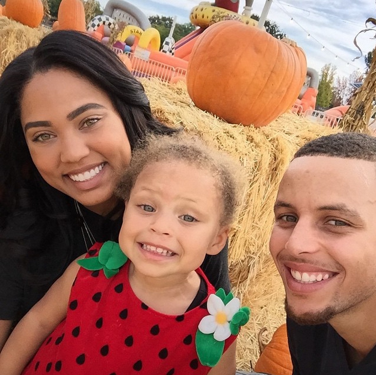 Golden State Warriors Stephen Curry with wife Ayesha Alexander and daughter Riley. (Instagram/wardell30)