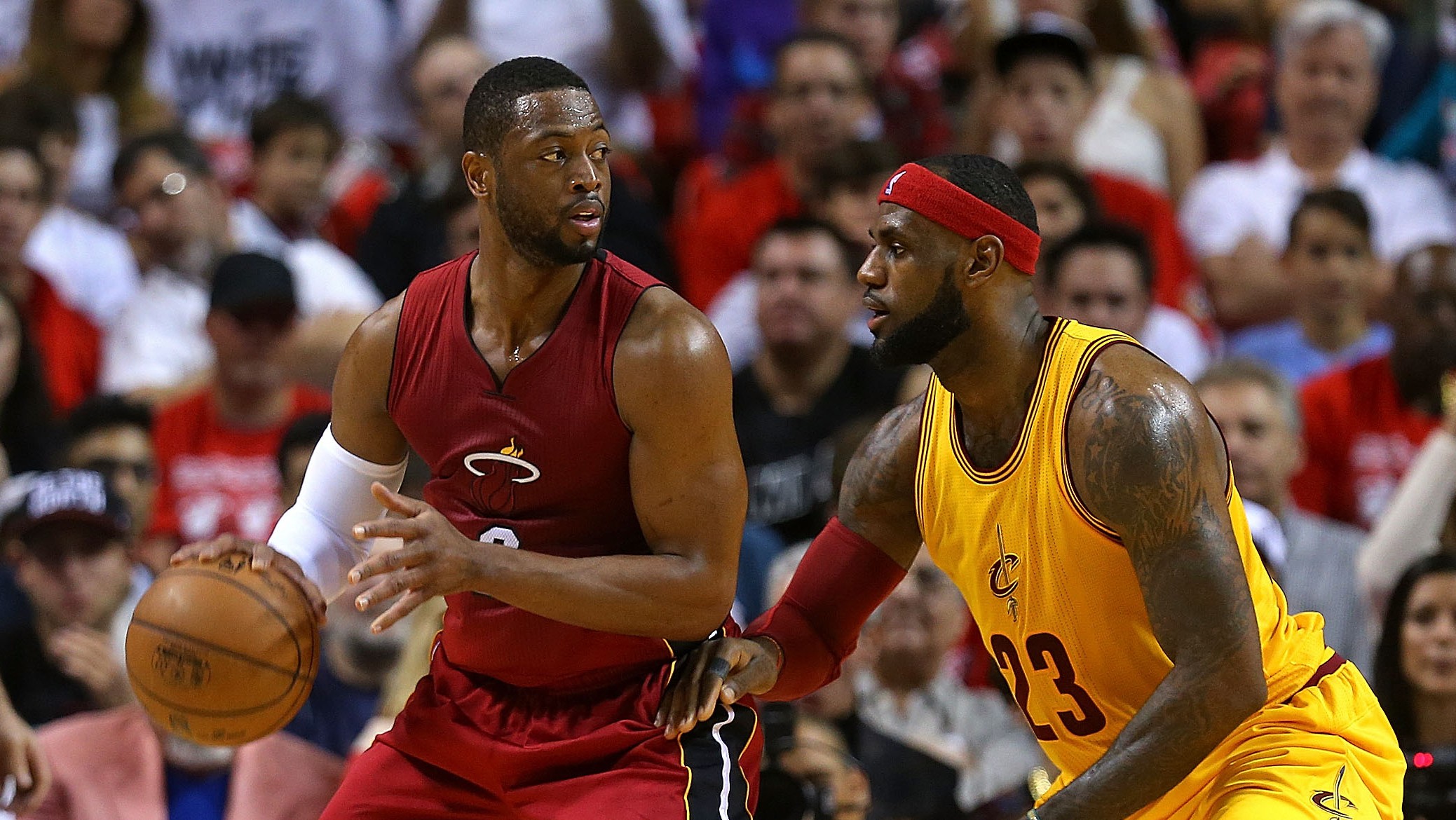 WATCH Dwyane Wade Falls & Leaves Game With Left Leg Injury