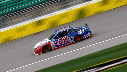 NASCAR Kansas 2015: Sprint Cup Lineup & Green Flag Time