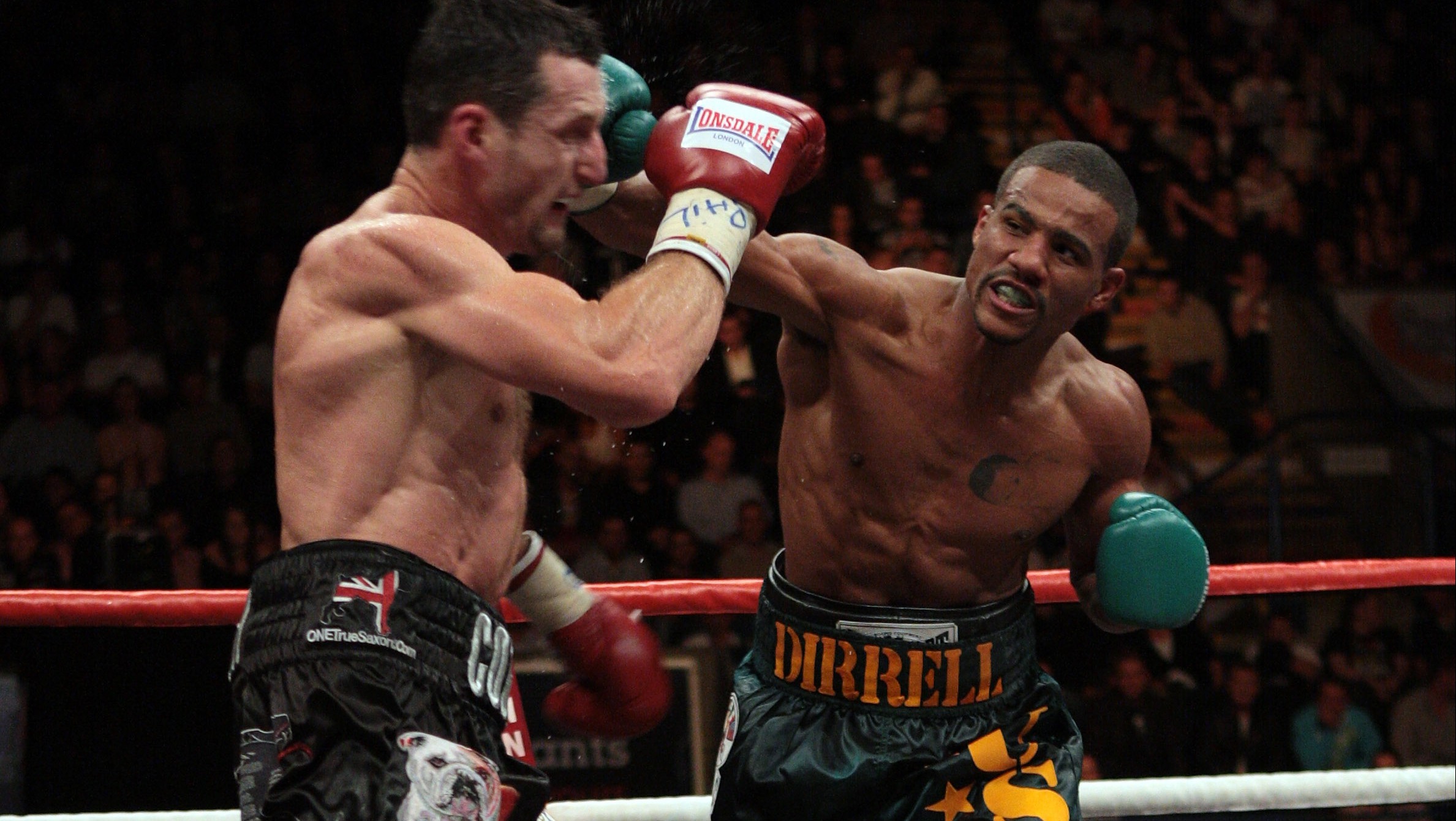 Andre Dirrell lands a right hand on Carl Froch during their WBC Super Middleweight fight on October 17, 2009. (Getty)