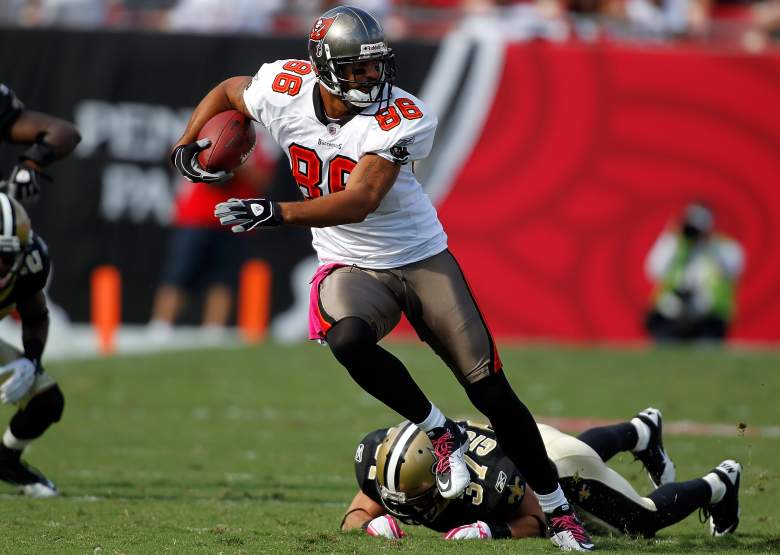 TAMPA, FL - OCTOBER 17:  Tight end Jerramy Stevens #86 of the Tampa Bay Buccaneers runs after a reception against the New Orleans Saints during the game at Raymond James Stadium on October 17, 2010 in Tampa, Florida.  (Photo by J. Meric/Getty Images)