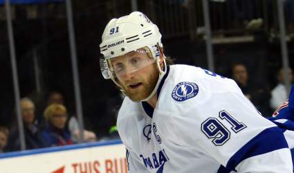 Blackhawks vs. Lightning: Game 1 Odds, Over/Under & Prop Bets