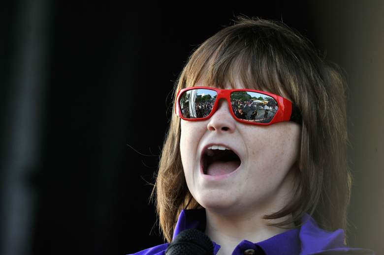 Marlana VanHoose performed the National Anthem at Game 6. (Getty)